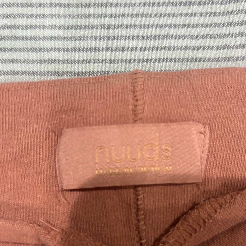 nuuds Short Sleeve Tee in Dusty Rose with Gray Stripe Detail! Very good condi!
